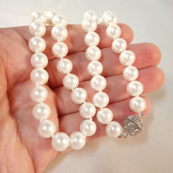 Natural 8mm South Sea Shell Pearl Necklace AAA 18" White Gold Diamond Clasp - Picture 3 of 3